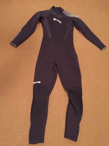 women-bare-wetsuit