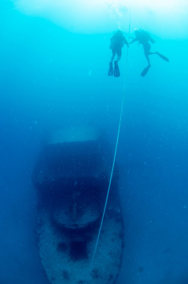 Image of Shipwreck And Divers