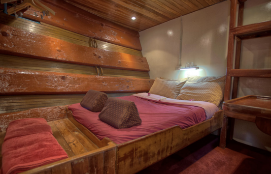 The Junk Liveaboard Double Bed Cabin